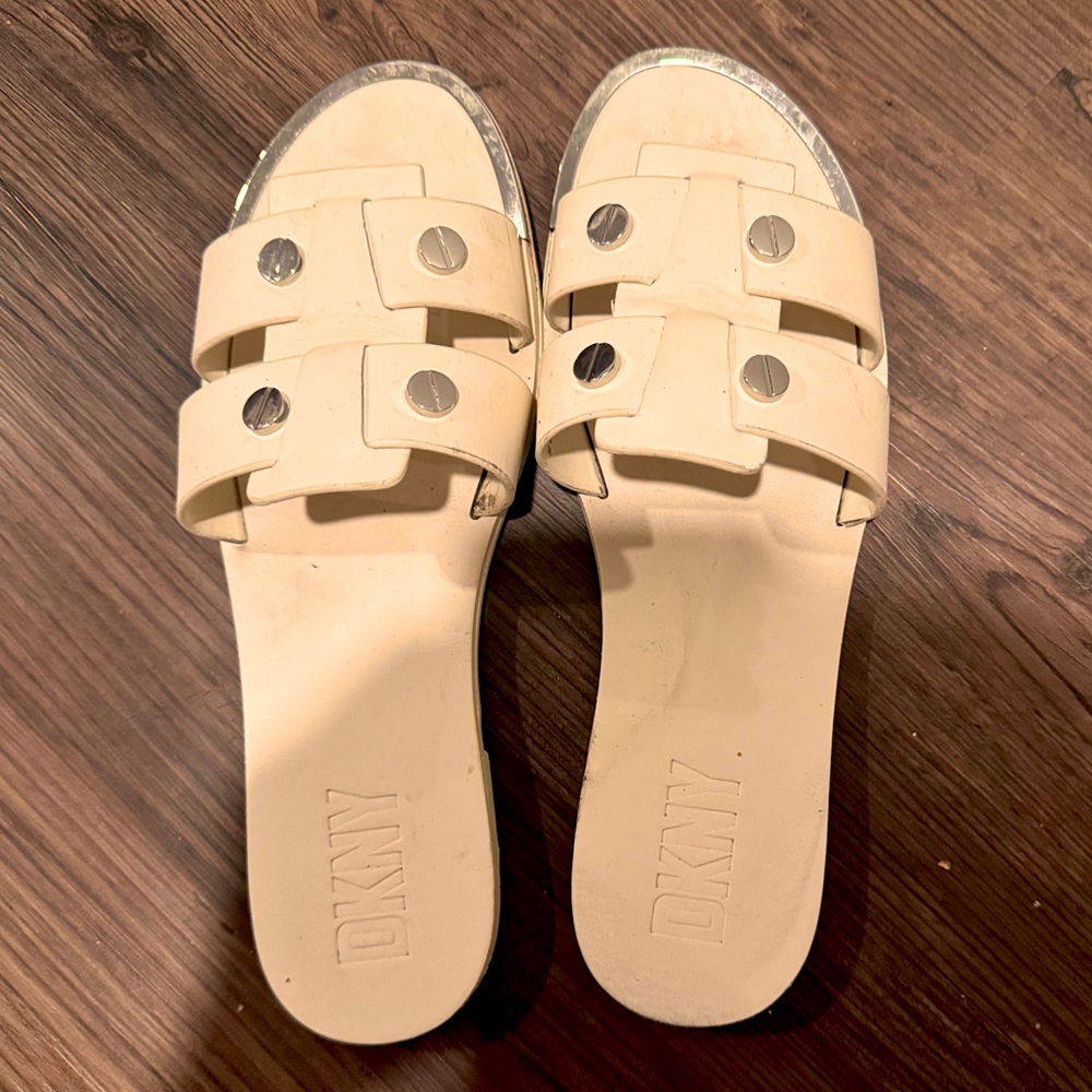 DKNY flats